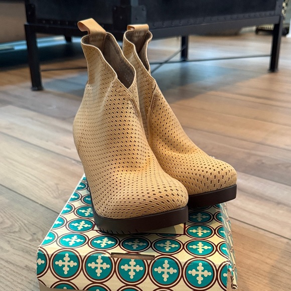 CHARLESTON SHOE CO. Shoes - CHARLESTON SHOE CO. Tan Wedge Booties